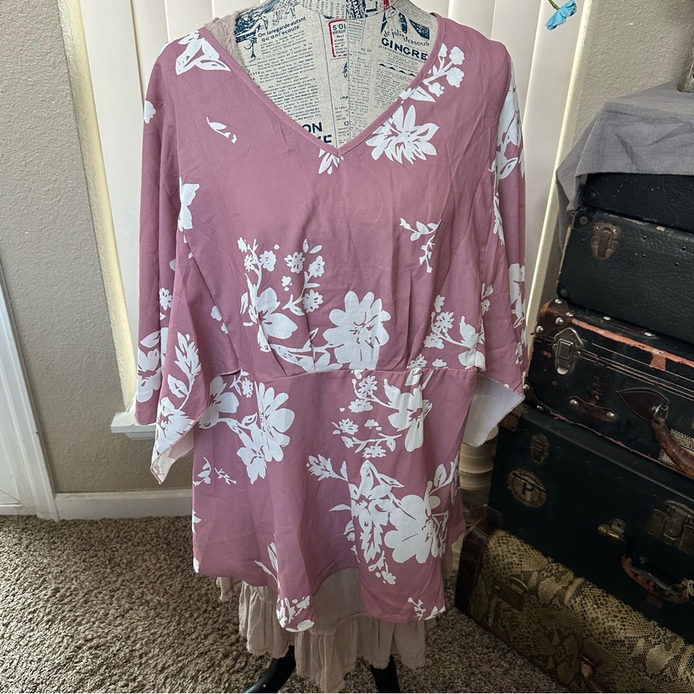 NWT-Gorgeous BloomChic Pink/Mauve Kimono Style Top.